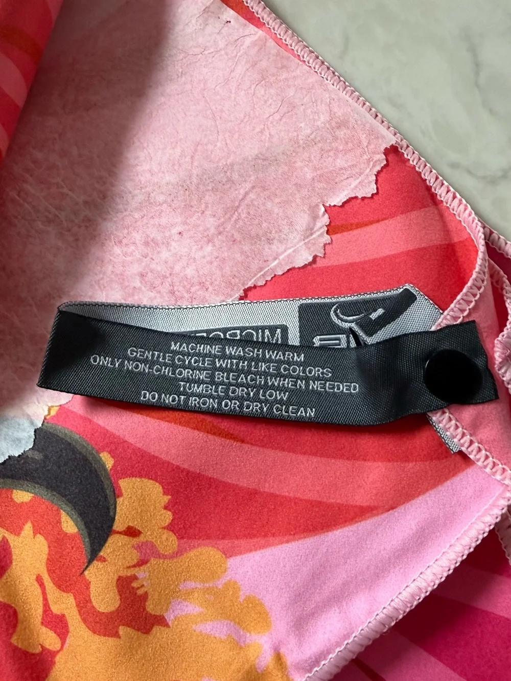RHB Hawaii Microfiber Beach Towel with  Drawstring Pouch - NWT